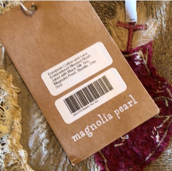 Magnolia Pearl Rare Jabot - Picture 3 of 5